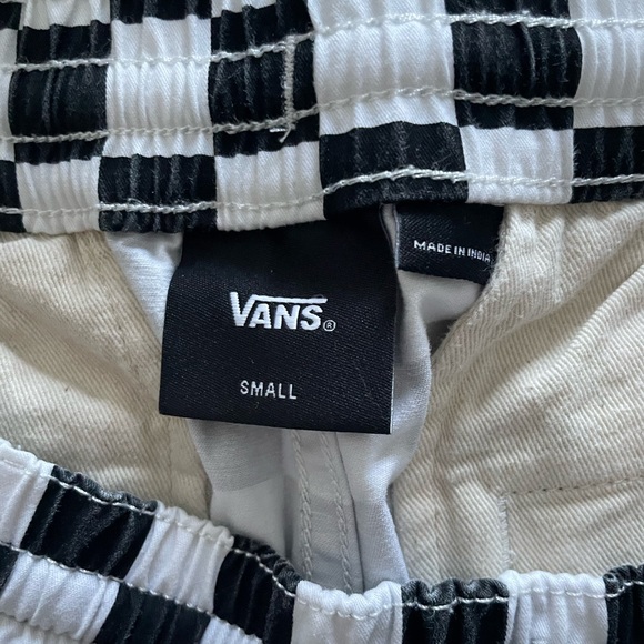 Men’s Vans shorts (S) - Picture 2 of 2